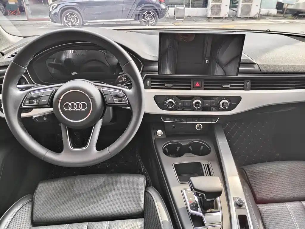 Audi A4L 2023 — фото 7