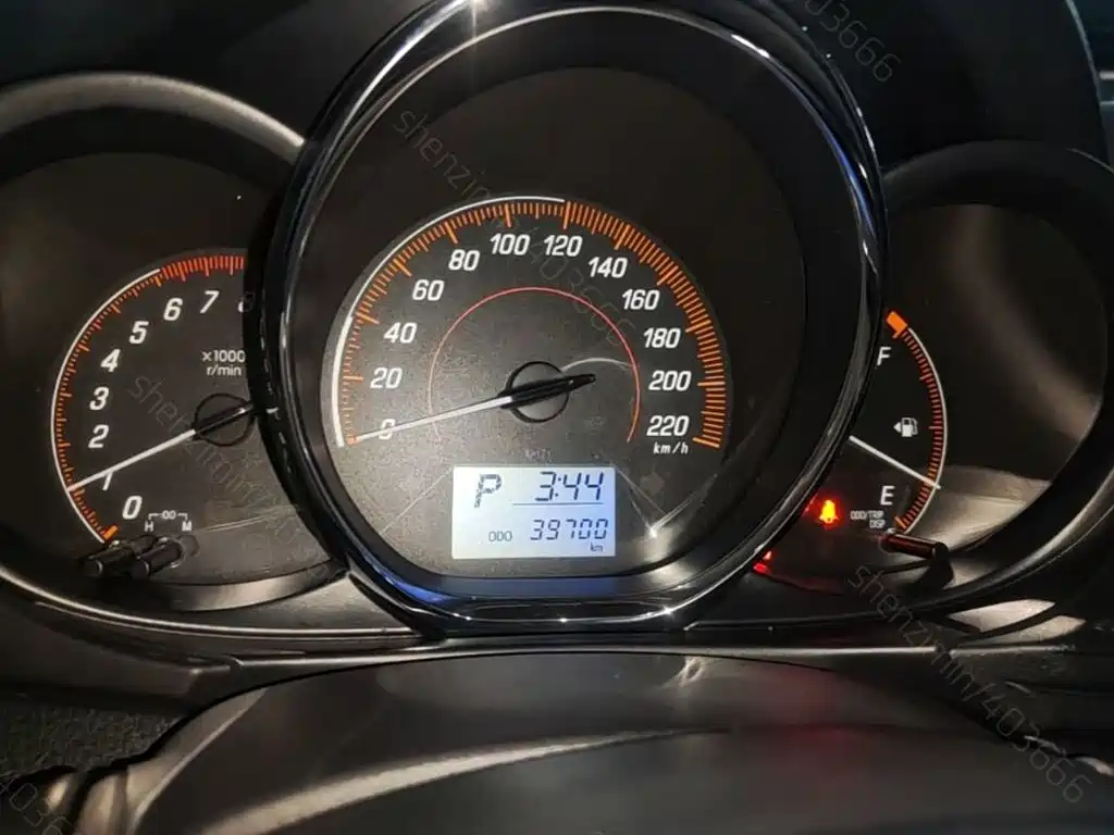 Toyota Yaris L 2020 — фото 12
