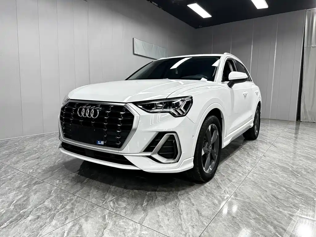 Audi Q3 2023 — фото 1