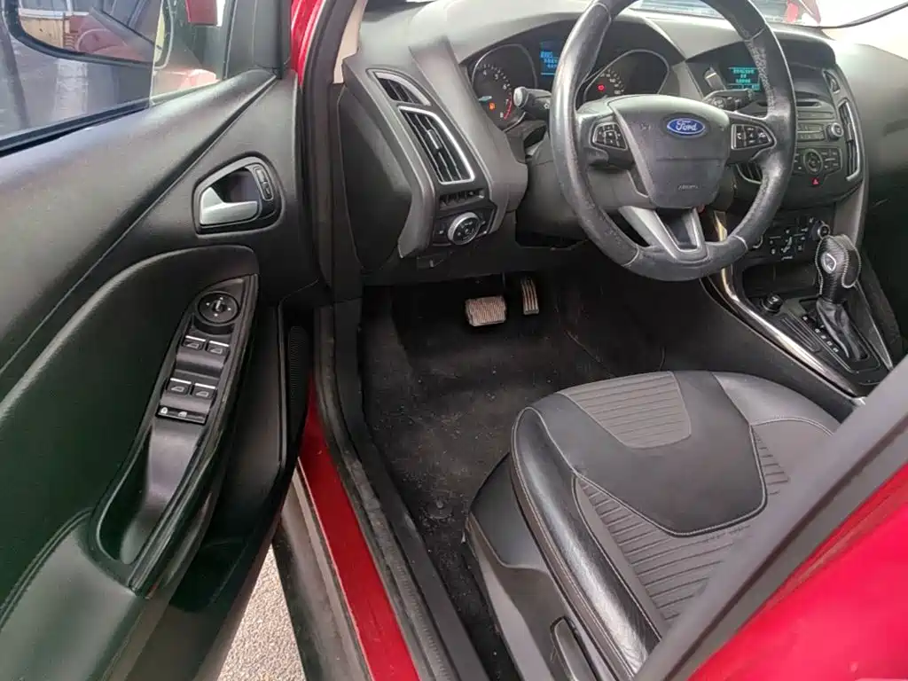 Ford Focus 2015 — фото 16