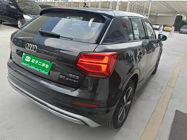Audi Q2L E-Tron 2019