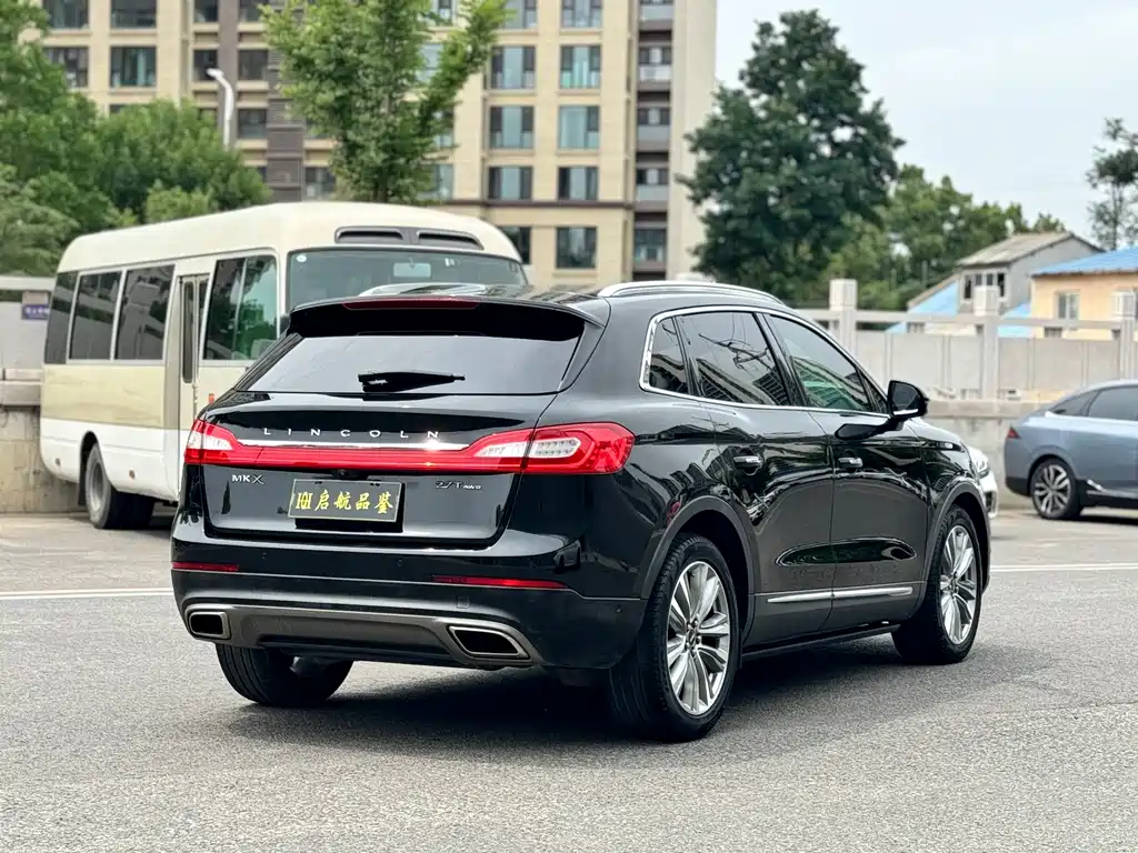 Lincoln MKX 2018 — фото 11