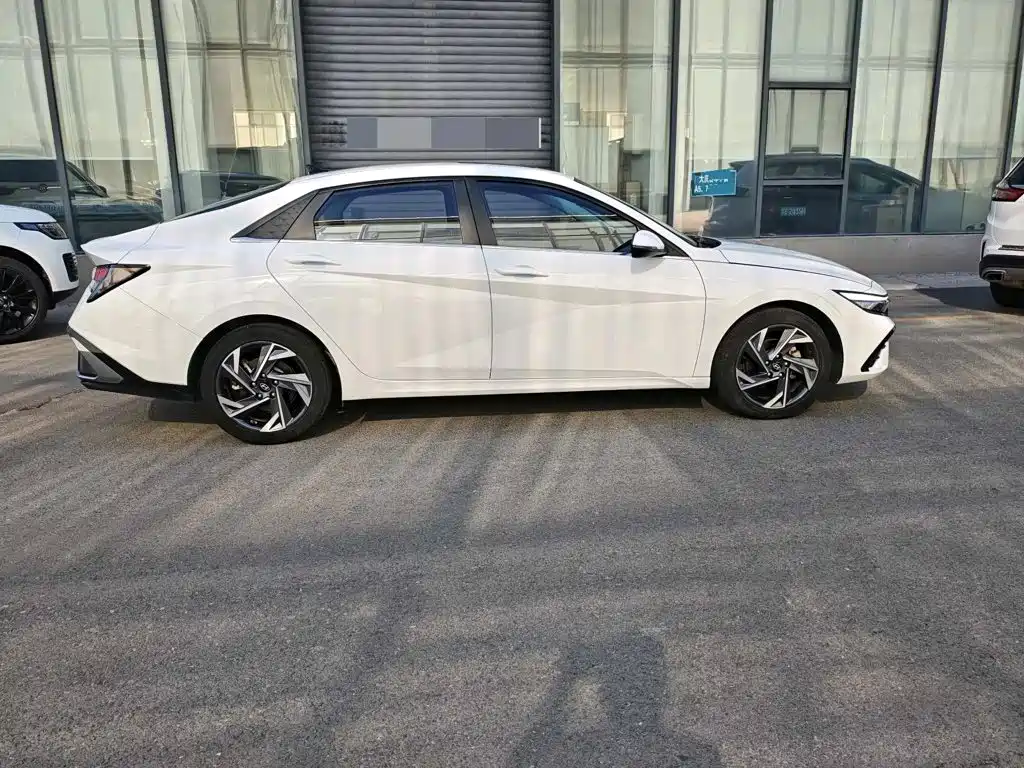Hyundai Elantra 2023