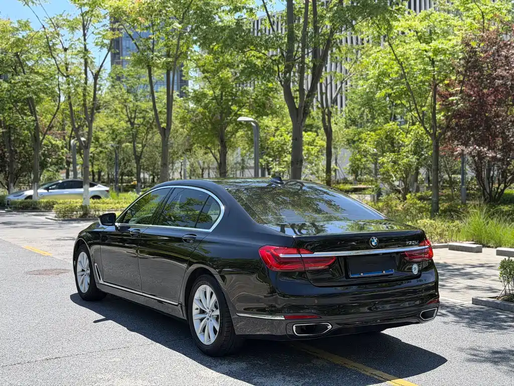 BMW 7 Series 2016 — фото 16