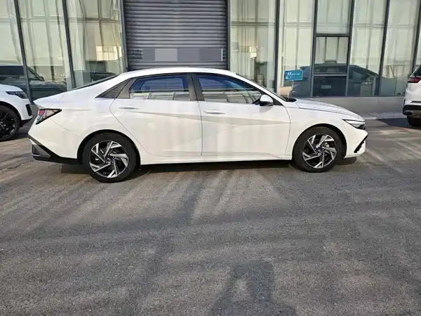 Hyundai Elantra 2023