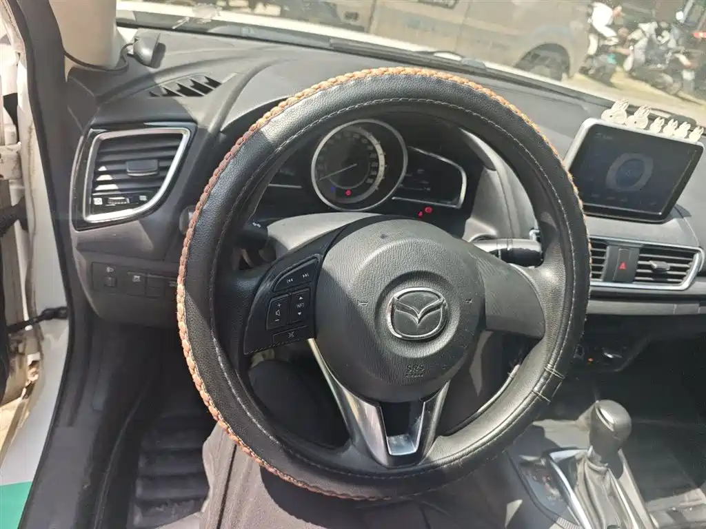 Mazda 3 Axela 2015 — фото 11
