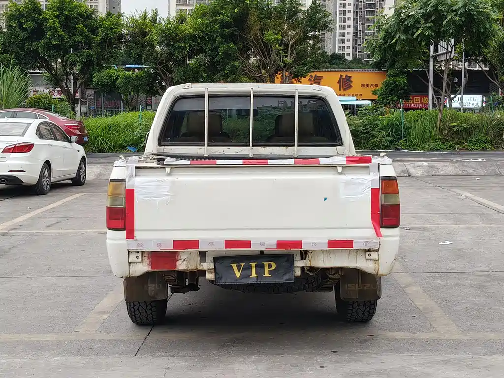 Isuzu Pickup 2015 — фото 8