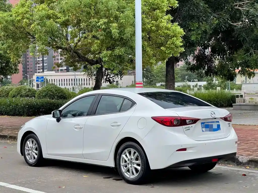 Mazda 3 Axela 2017 — фото 3