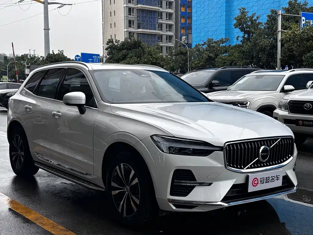 Volvo XC60 2022 — фото 3