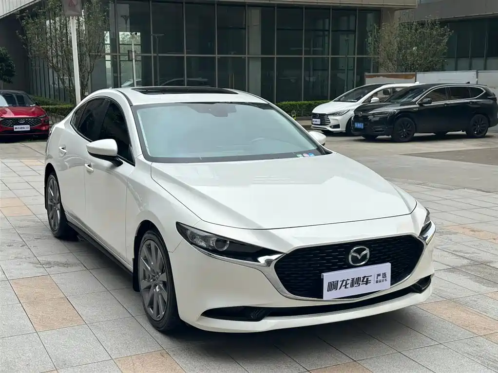 Mazda 3 Axela 2022 — фото 4