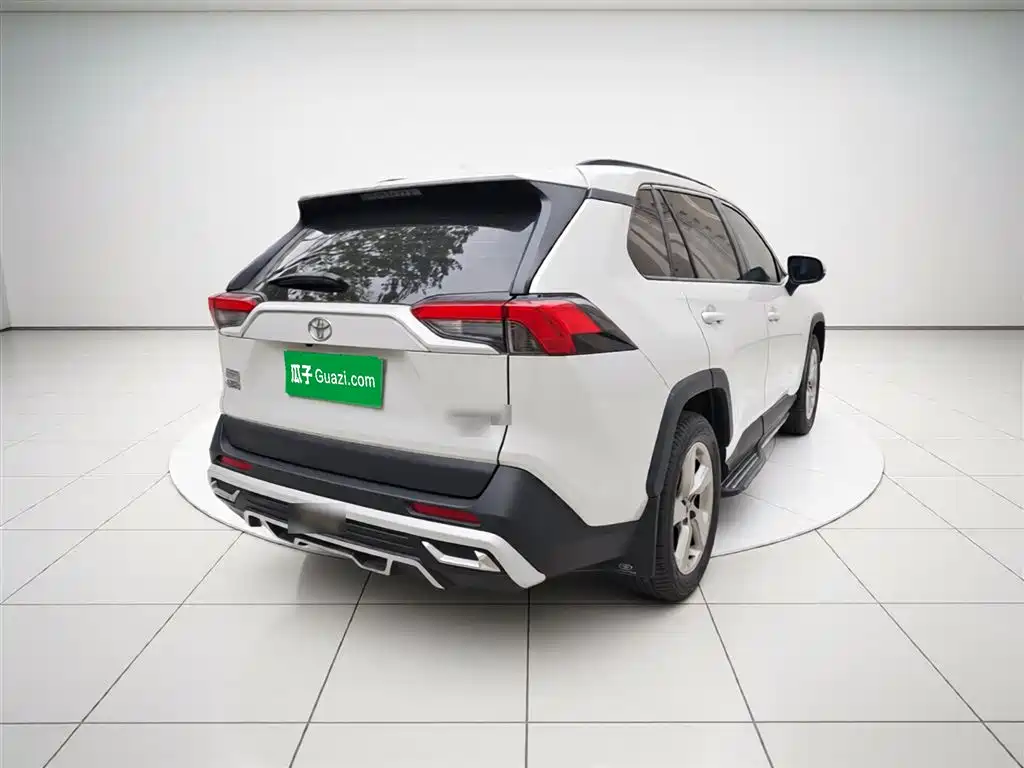 Toyota RAV4 2021 — фото 4
