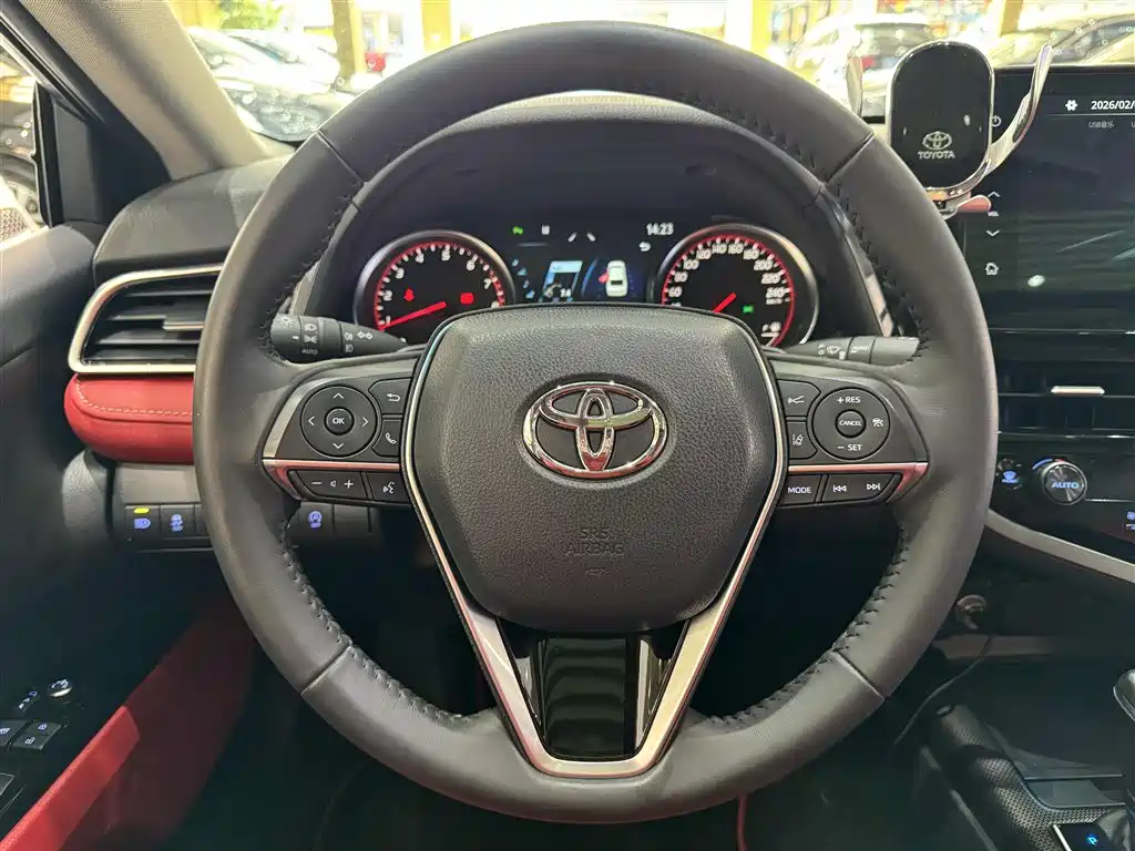 Toyota Camry 2021 — фото 10