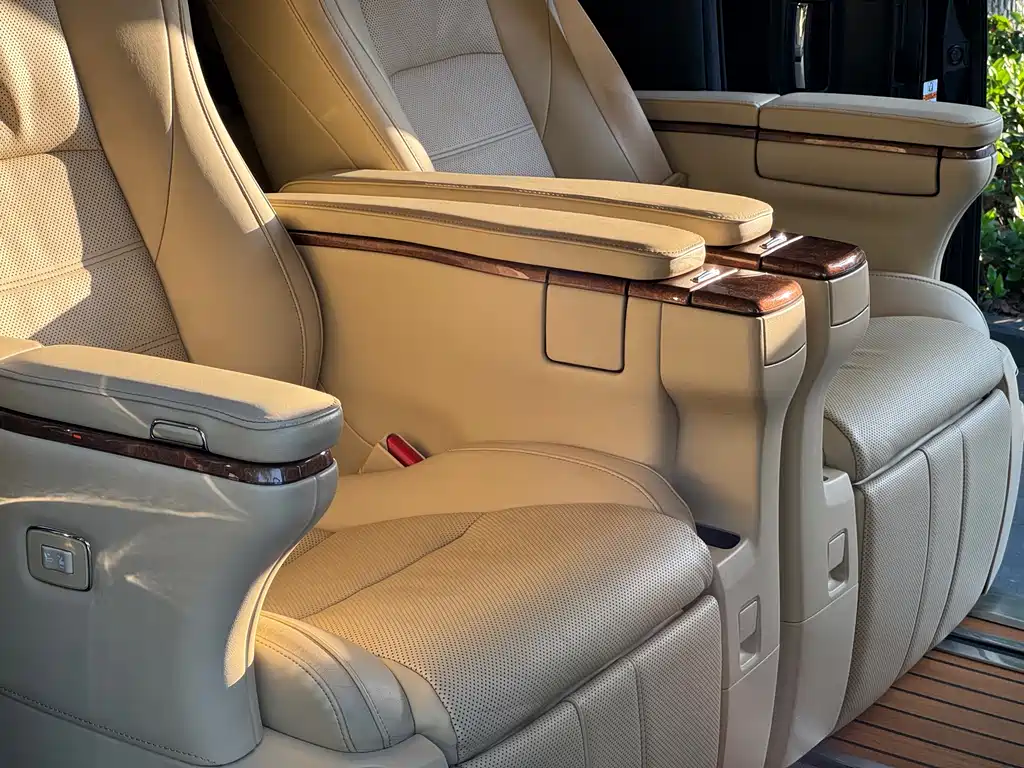 Toyota Alphard 2018 — фото 16