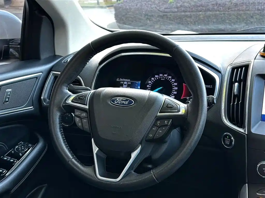 Ford Edge 2017 — фото 14