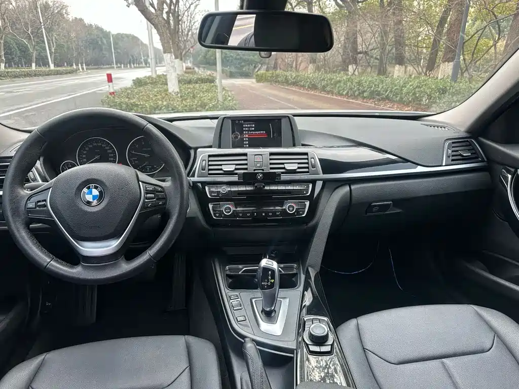 BMW 3 Series 2017 — фото 8
