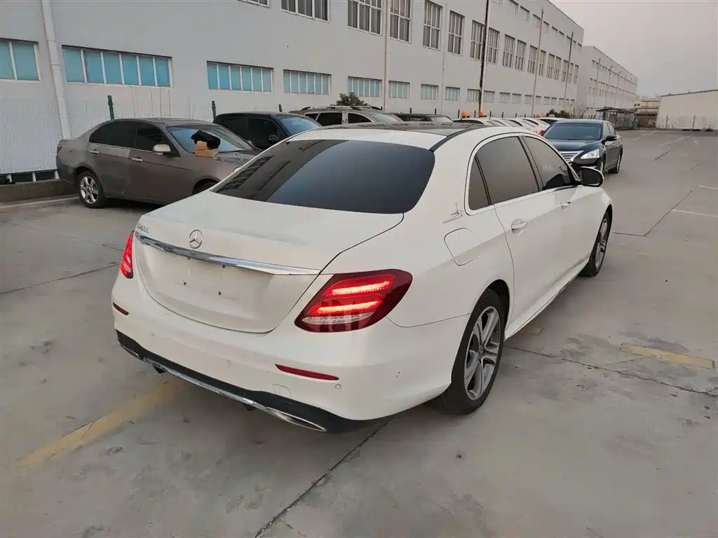 Mercedes-Benz E-Class 2018 — фото 22