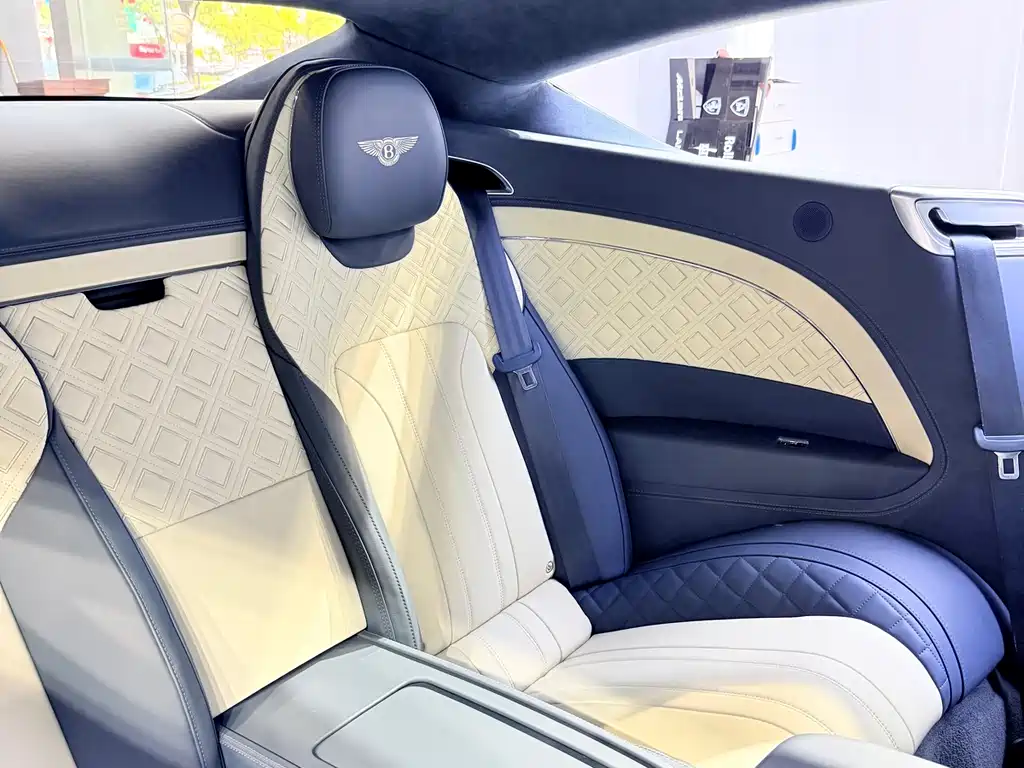 Bentley Continental 2020 — фото 11