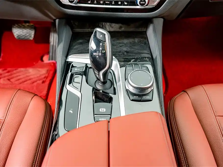 BMW 5 Series 2020 — фото 13