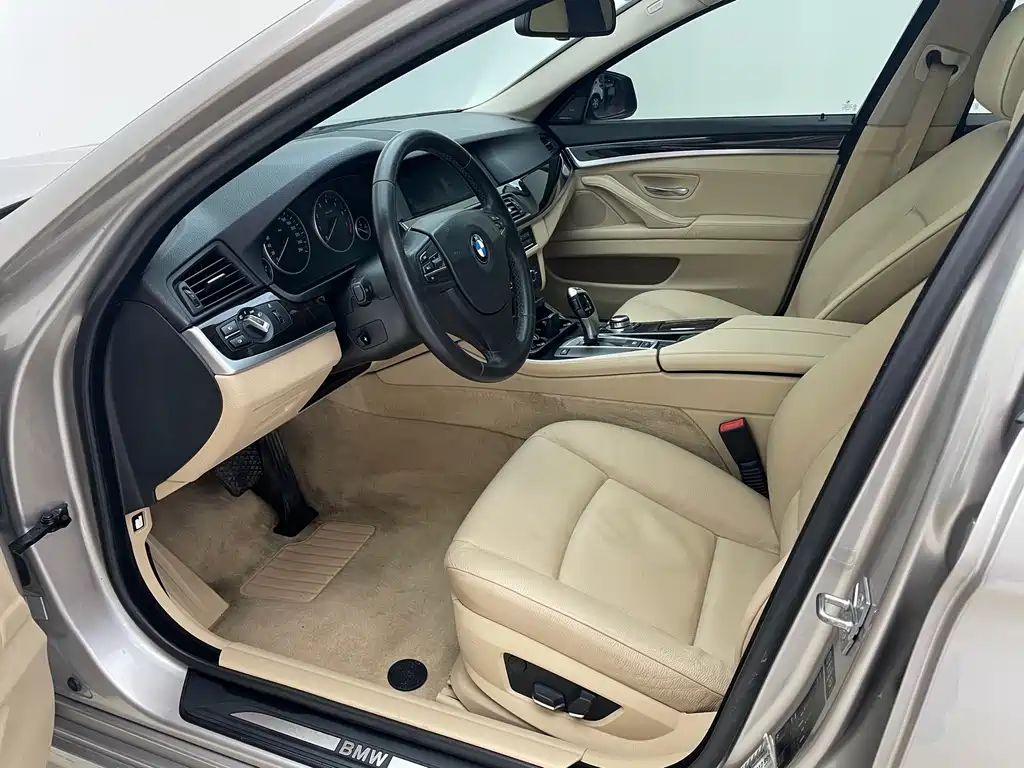 BMW 5 Series 2012 — фото 10