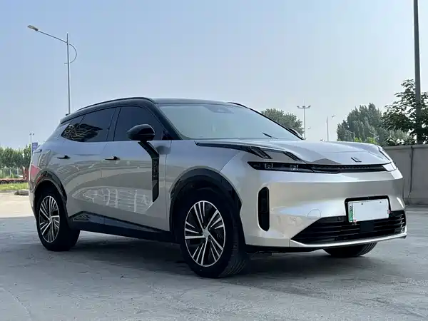Lynk & Co 08 EM-P 2025