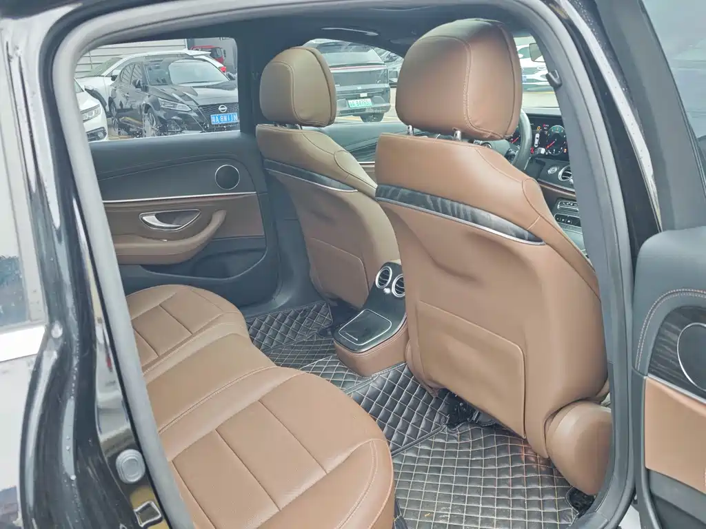 Mercedes-Benz E-Class 2023 — фото 13