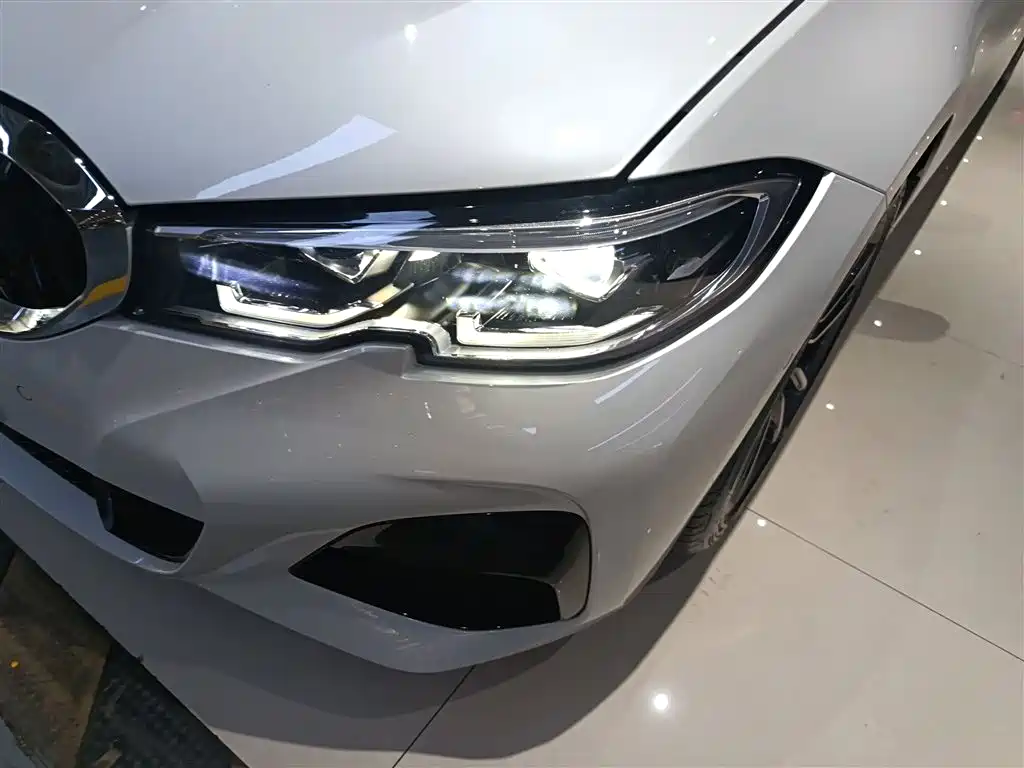 BMW 3 Series 2021 — фото 18