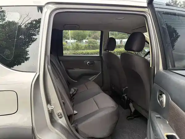 Nissan Livina 2012