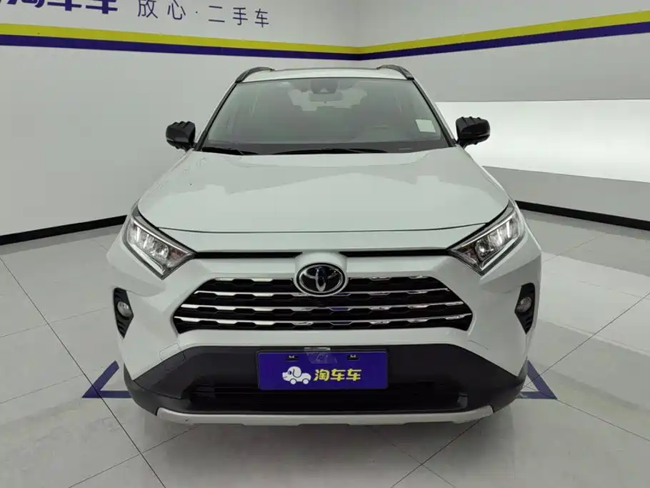 Toyota RAV4 2021 — фото 2