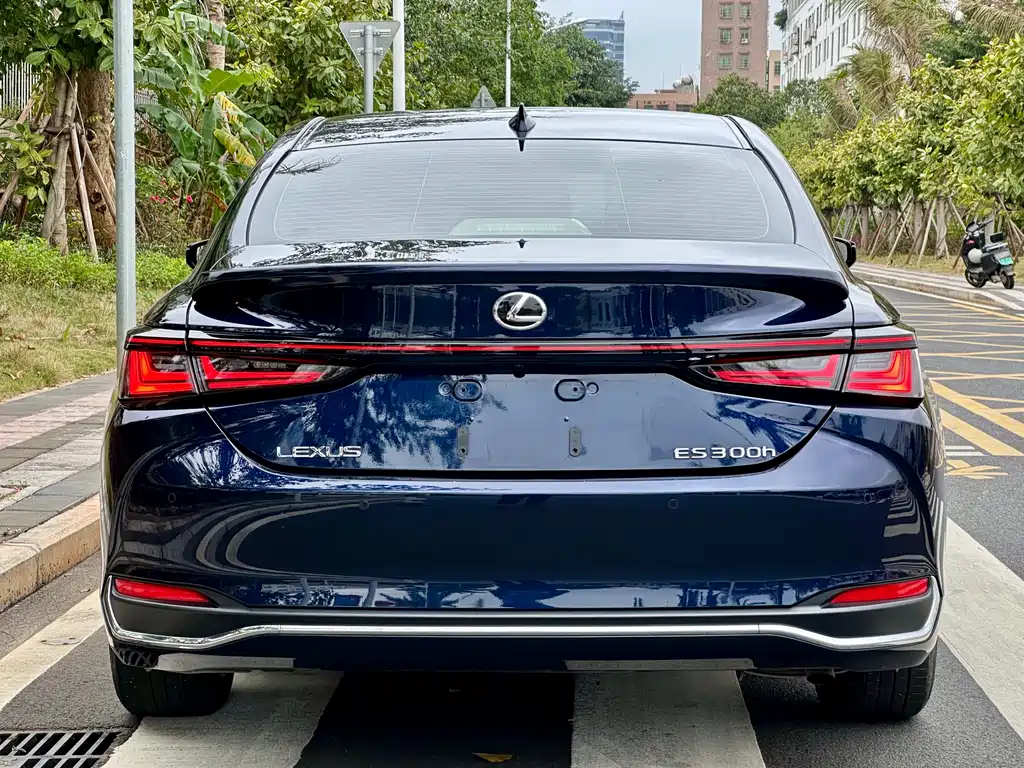 Lexus ES 2025 — фото 8