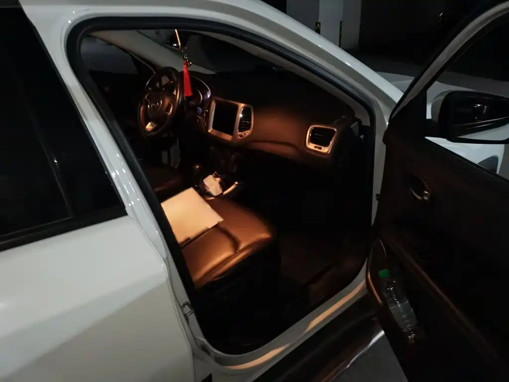 Jeep Compass 2018 — фото 20