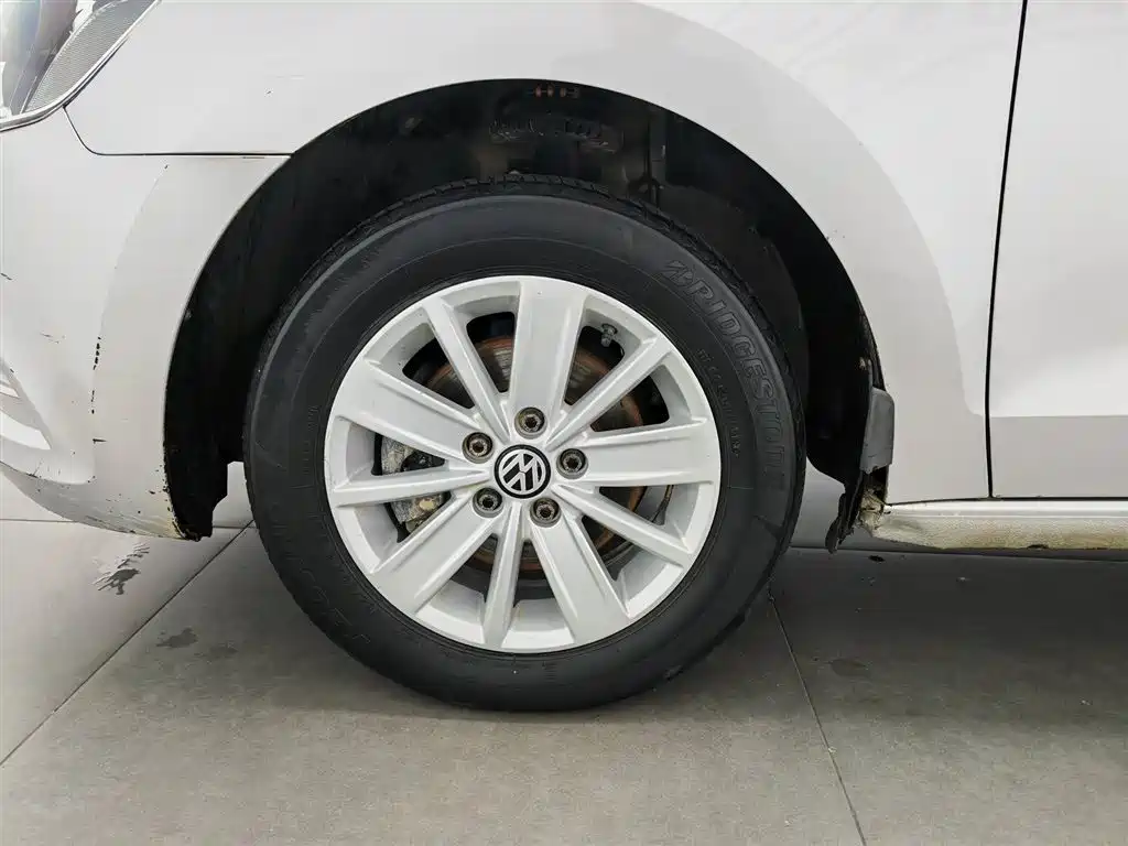 Volkswagen Jetta 2015 — фото 17