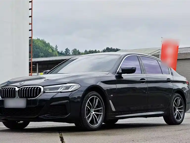 BMW 5 Series 2021 — фото 1