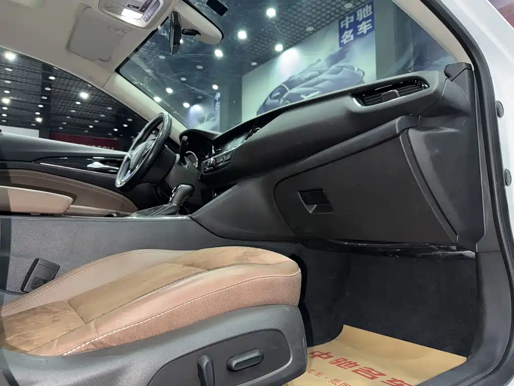 Buick Regal 2018 — фото 17