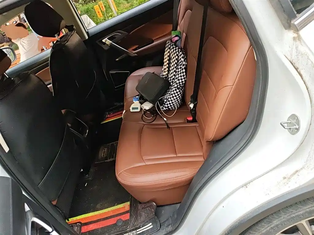 Geely Boyue 2021 — фото 13