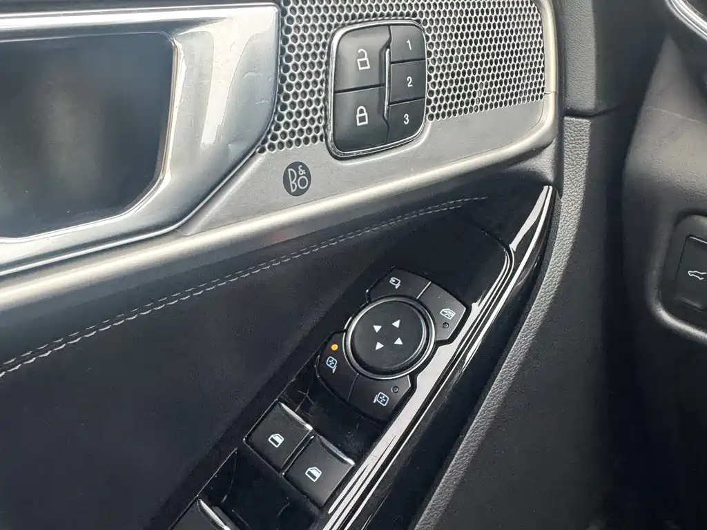 Ford Explorer 2020 — фото 14