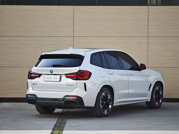 BMW iX3 2024