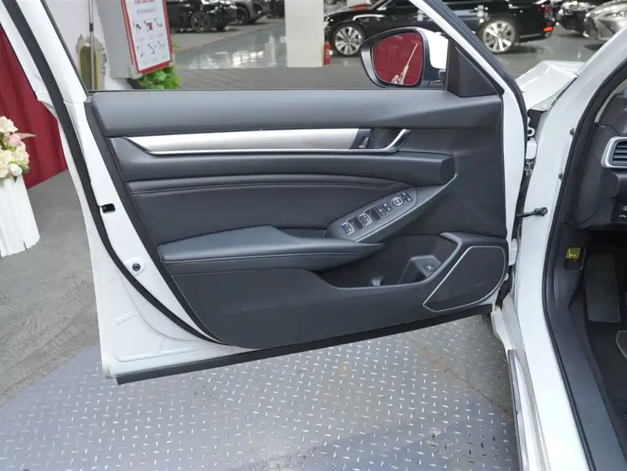 Honda Accord 2020 — фото 8