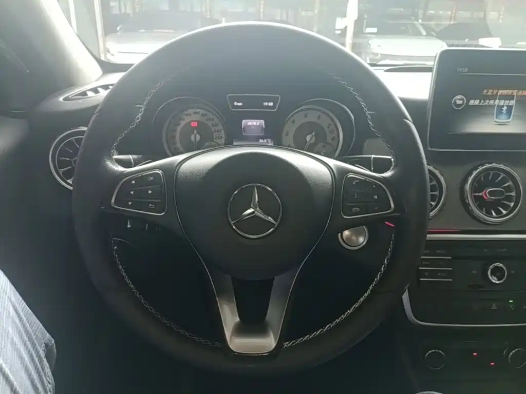Mercedes-Benz GLA 2017 — фото 11
