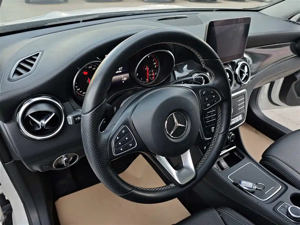 Mercedes-Benz GLA 2018 — фото 12