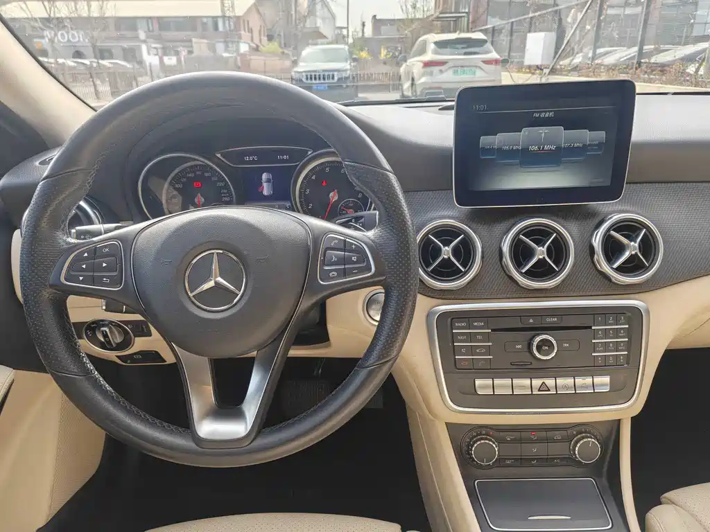 Mercedes-Benz GLA 2017 — фото 11