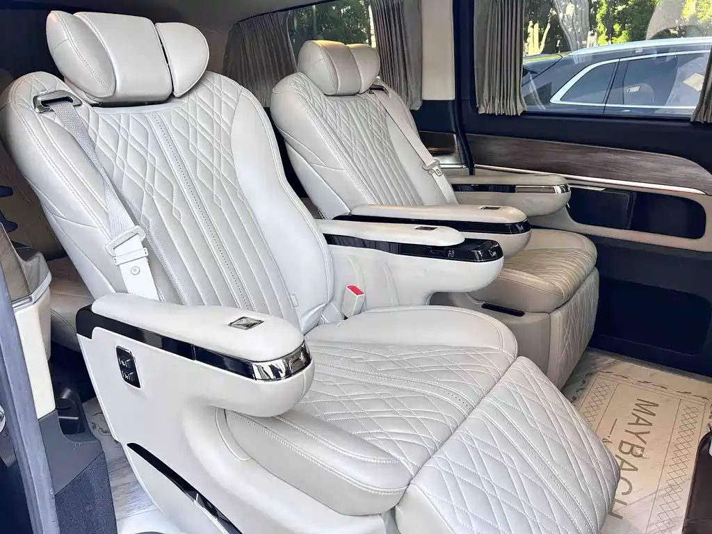 Mercedes-Benz V-Class 2021 — фото 16