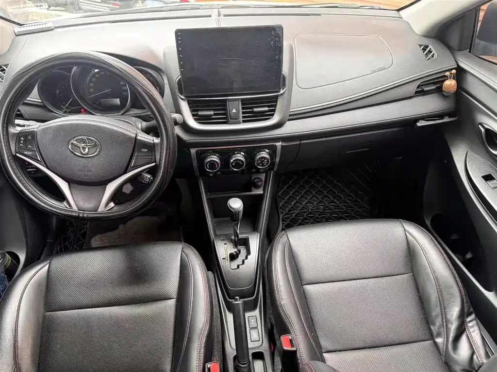 Toyota Yaris L 2023 — фото 2