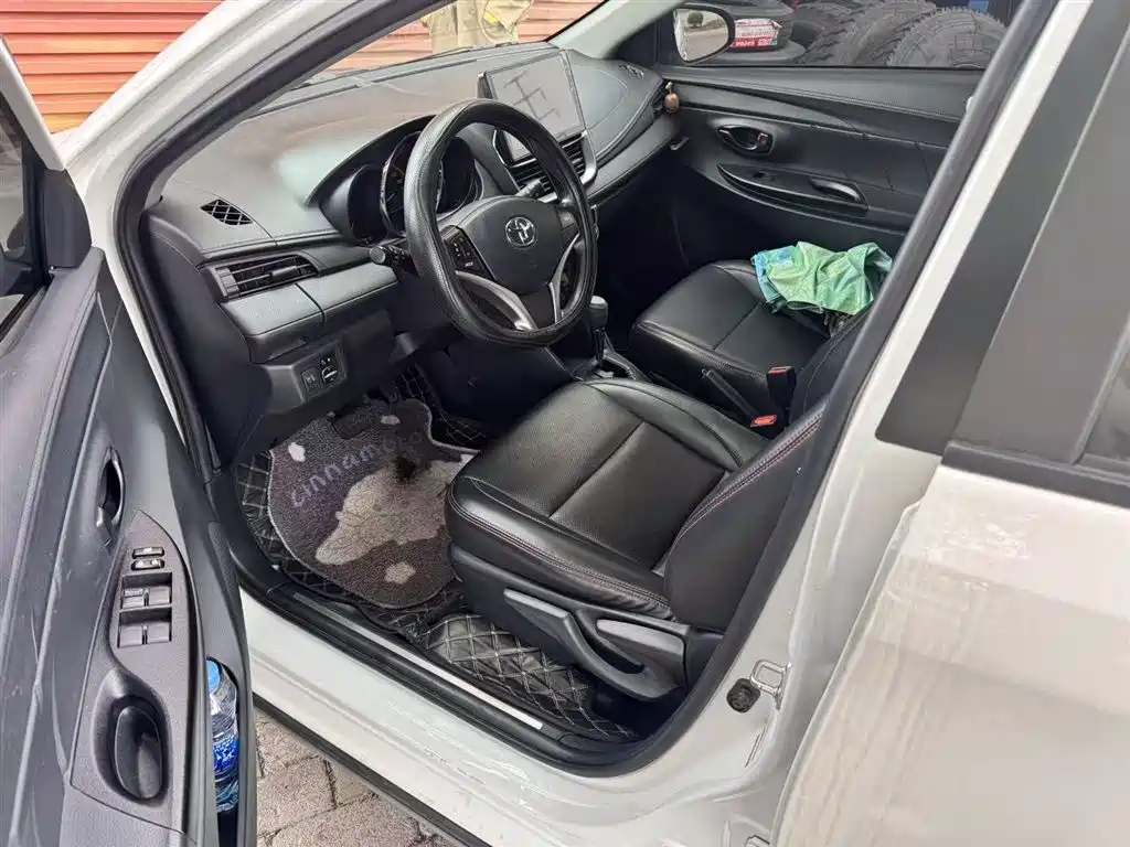 Toyota Yaris L 2023 — фото 4