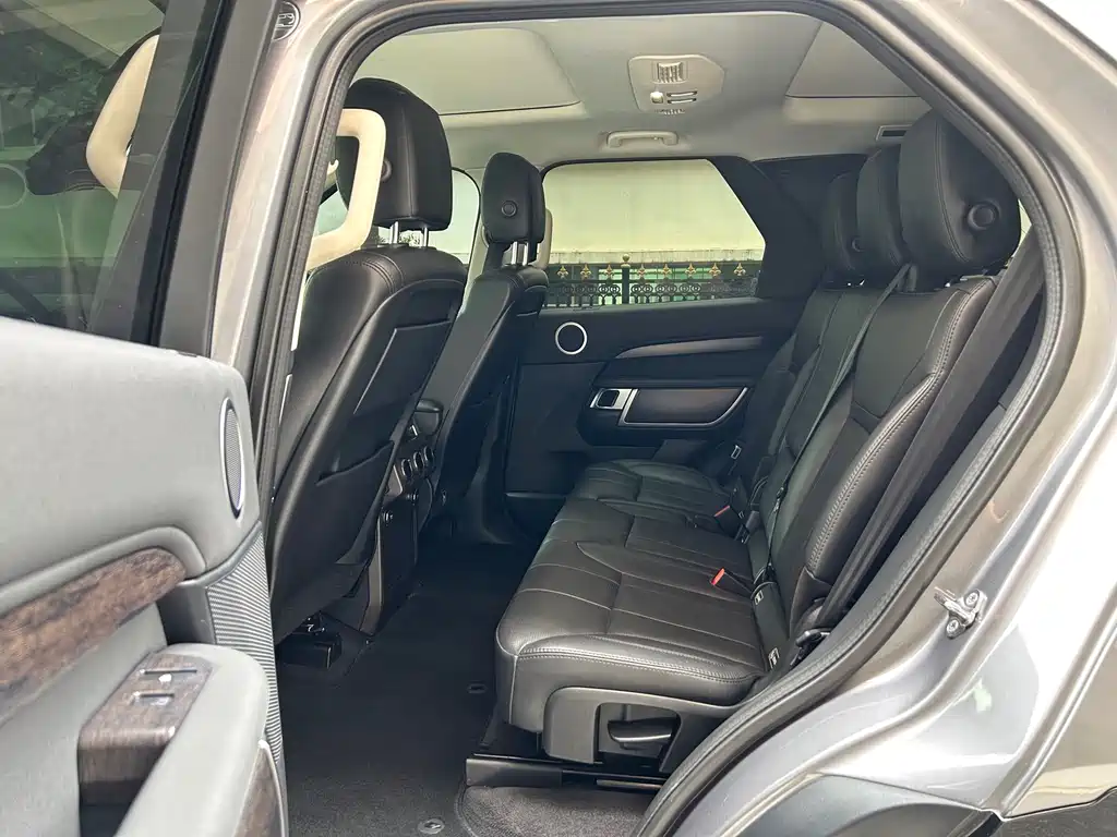 Land Rover Discovery 2019 — фото 11