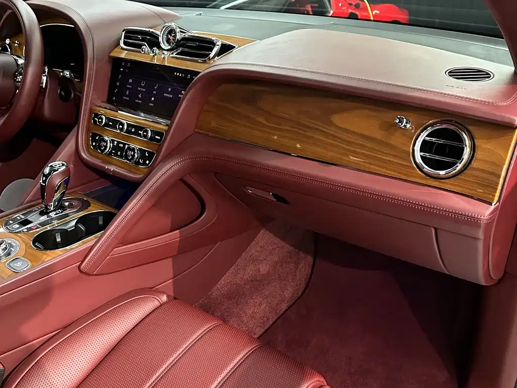 Bentley Bentayga 2021 — фото 11