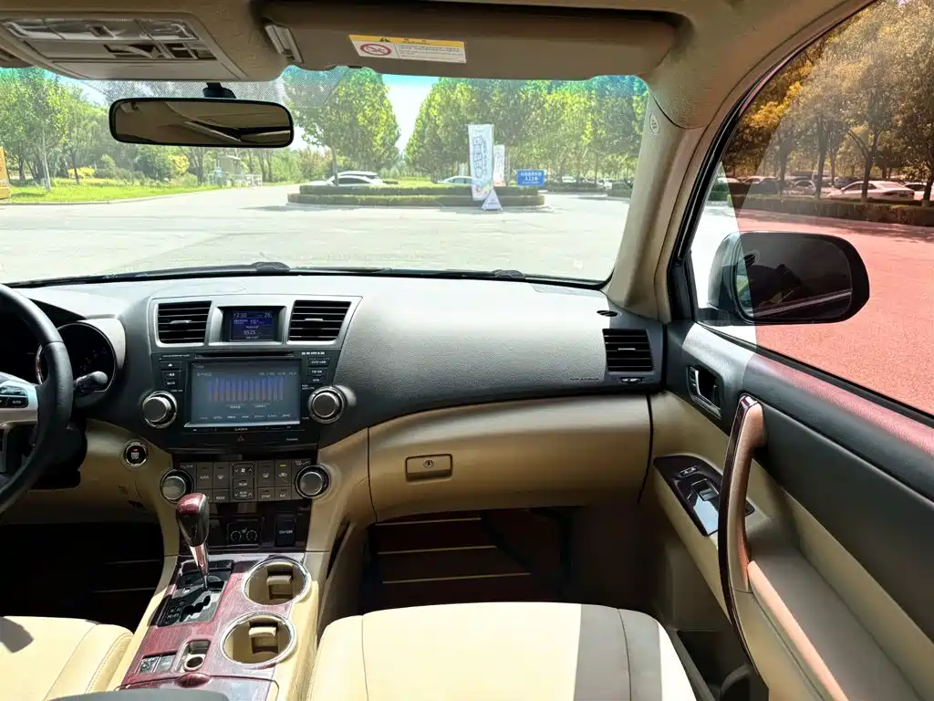 Toyota Highlander 2015 — фото 12