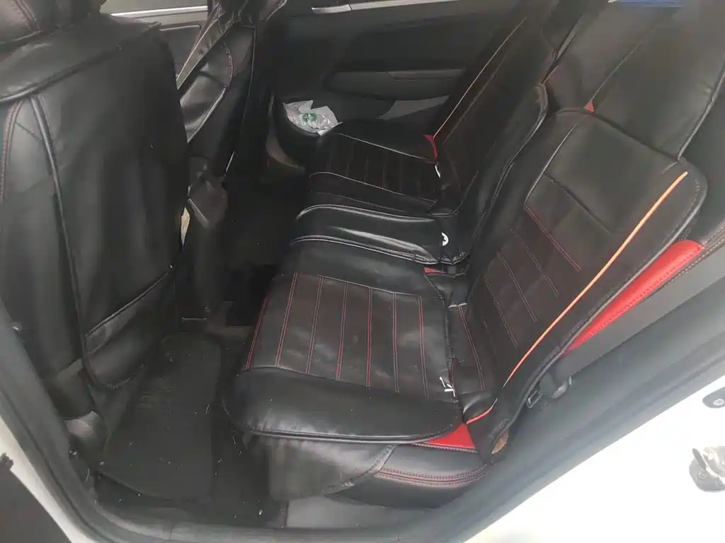 Hyundai Elantra 2017 — фото 15