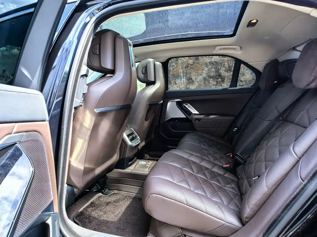 BMW 7 Series 2023 — фото 10