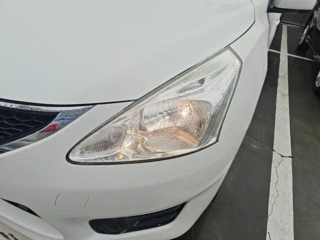 Nissan Tiida 2015 — фото 24