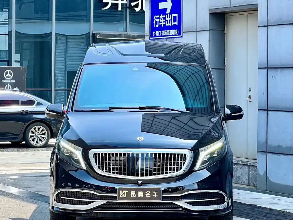 Mercedes-Benz V-Class 2023 — фото 2